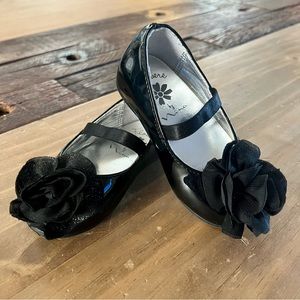 🖤 Flowers by Nina patent leather dress shoes